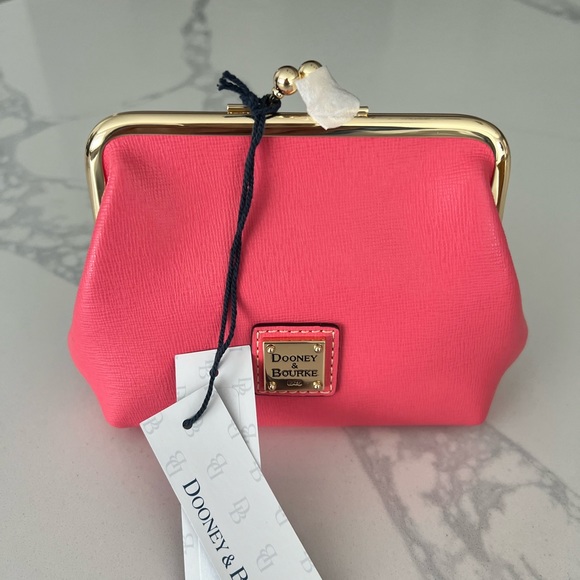 💕CUTE!! DOONEY & BOURKE KISSLOCK!! - Picture 2 of 16